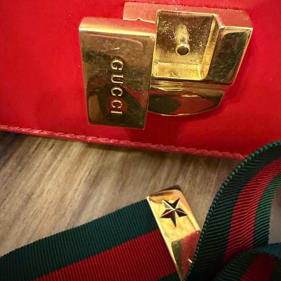 Gucci Sylvie Elegant Red Leather Shoulder Bag with Ribbon - Picture 13 of 16